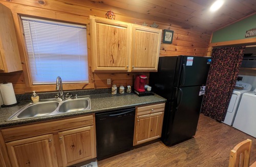Boone Cabin | Hill Side Hideaway - 5 minutes from Boone