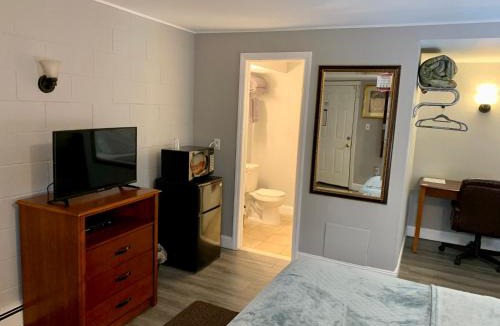 Juliustown Hotel | Hill Top Motel