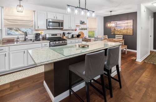 Johnson City House | Hillside Hideway is a 3 bedroom peaceful place of retreat.