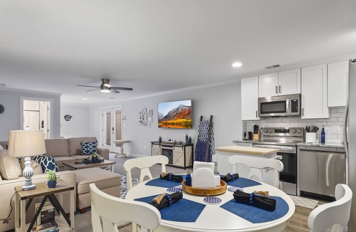Lakeview Apartment | Hilltop Haven1-King bed basement apartment w/ full kitchen w/ FAST Wi-Fi.