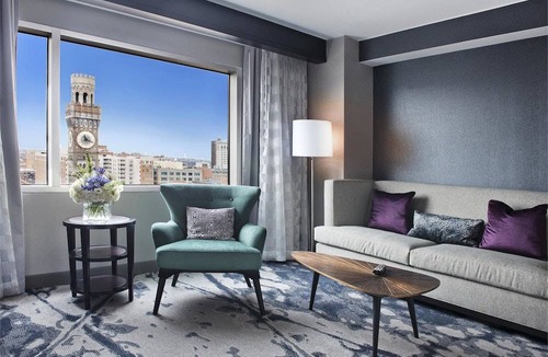 Downtown West Hotel | Hilton Baltimore 1 King Bed Deluxe Suite
