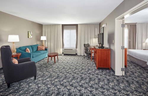 Lake Forest Hotel | Hilton Garden Inn Lake Forest Mettawa