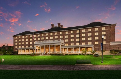 Suffolk Hotel | Hilton Garden Inn Suffolk Riverfront