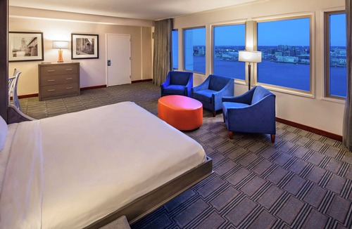 Society Hill Hotel | Hilton Philadelphia at Penn's Landing