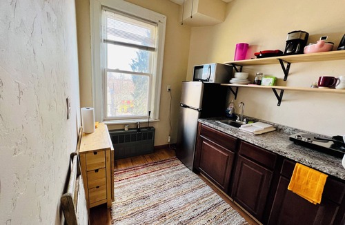 Stapleton Apartment | Historic 1886 German Bakery Home Near Ferry & Verrazano