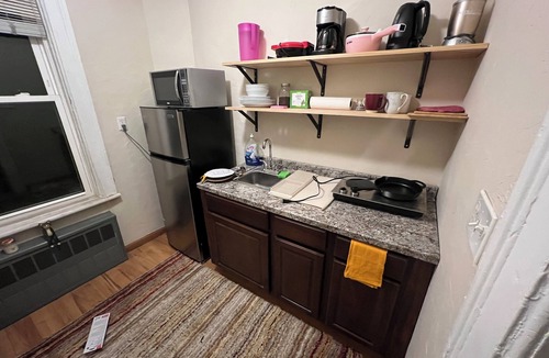 Stapleton Apartment | Historic 1886 German Bakery Home Near Ferry & Verrazano