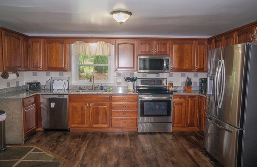 Ijamsville House | Historic 70-Acre Farm with Porches, Animals & Ponds