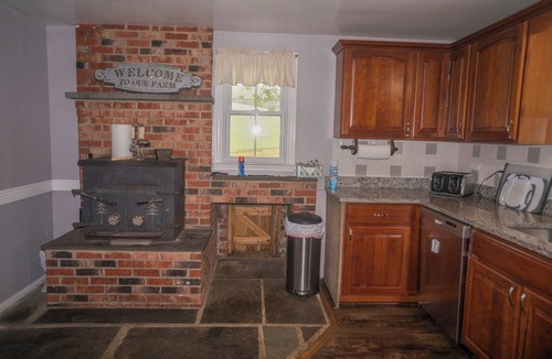 Ijamsville House | Historic 70-Acre Farm with Porches, Animals & Ponds