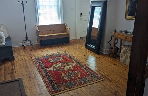 Aldie House | Historic Aldie Farmhouse near Middleburg and Wine Country