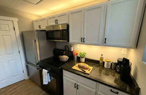 Wilmington Apartment | Historic Apt: King Bed & Workspace