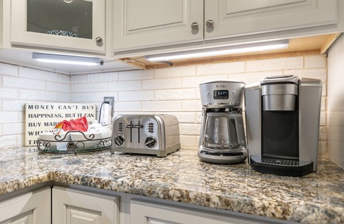 Historic District House | Historic Chapel Views, Steps to USNA Gate 1 w Private Patio & Off-Site Parking