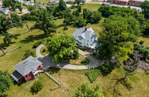Cedar Rapids House | Historic Charm at Richmond Hill