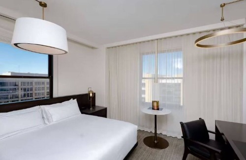 Downtown Des Moines Hotel | Historic Charm Meets Modern Luxury Near State Capitol, Parks, and Dining Hotspot
