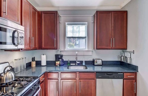 Dilworth Condo | Historic Dilworth 3-Unit Stay | 6 King Beds + Parking | Near Atrium & Novant