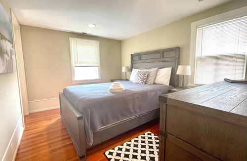Leesburg's Old and Historic District House | Historic Downtown Leesburg, VA. Park your car and walk to everything!!