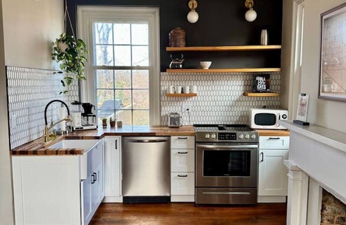 Diamond Hill Apartment | Historic DT Lynchburg Apt, Walk To Shops & Dining