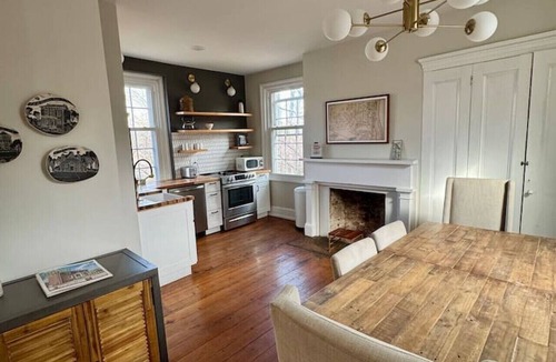 Diamond Hill Apartment | Historic DT Lynchburg Apt, Walk To Shops & Dining