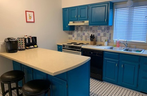 Savanna Apartment | Historic Gem/Steps to Main St. & Mississippi River/3-Season Room