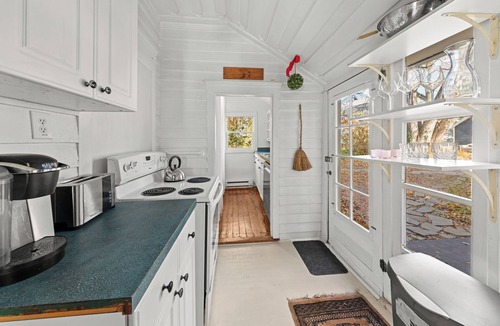 Milton House | Historic home, great yard & Walk to Dogfish Head Brewery!