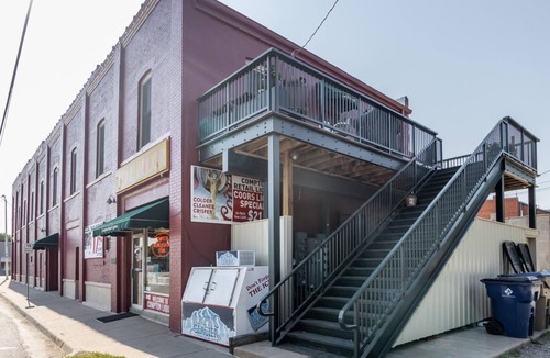 Cheney Apartment | Historic Hotel Antler Loft Apartment - 1 BD/1BA - Fully Furnished!