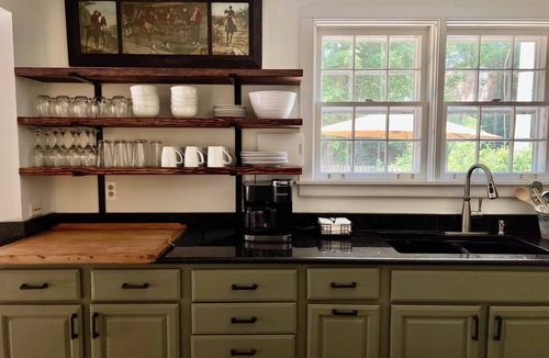 Upperville House | Historic house in Upperville! Wineries, equestrian events, great location!