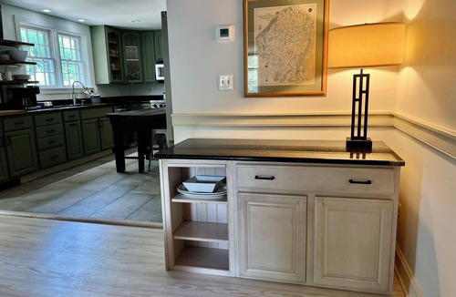 Upperville House | Historic house in Upperville! Wineries, equestrian events, great location!