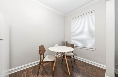 Hyde Park Apartment | Historic HP Studio with Fast Transit to UChicago & DT by Zen Rentals
