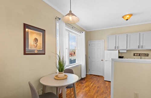 Auburn House | Historic Loft in Downtown AU! LOCATION! Private Parking, Steps to Toomers Corner