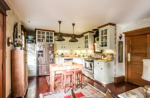 Wildwood Crest Villa | Historic Luxury Condo with POOL & modern amenities in Wildwood Crest, NJ