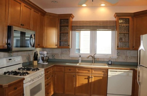 Old Irving Park House | Historic North Side house w/hot tub, public transit hub near downtown & Wrigley