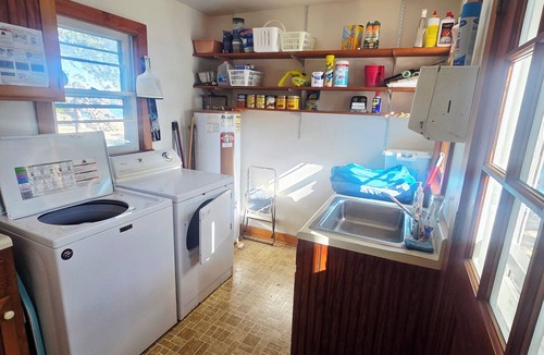 Harkers Island House | Historic Old Oak Cottage-Great water views!