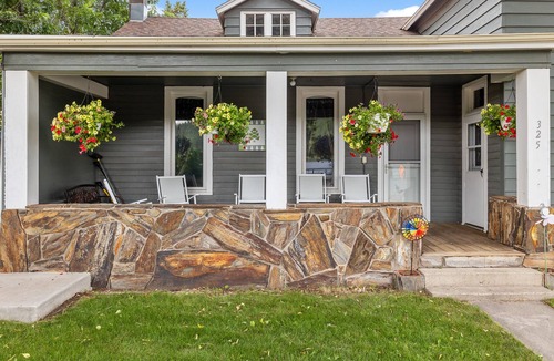 Custer House | Historic Outside, Comfort Inside – Downtown Custer Retreat