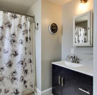 Historic Edgefield House | Historic Pet-Friendly Stay Near Broadway w Fire Pit