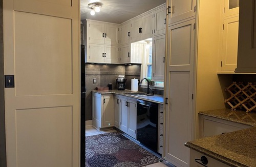 Sioux Falls House | Historic Twin Tudors Inn Northwest Room w/Loft (KP1400Loft)