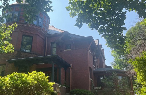 Near South Apartment | Historic Victorian - 2 queen size beds, with kitchen, WiFi, AC, TV.