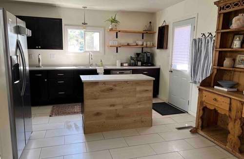 Rapid City House | Historical Downtown Cottage with Hot Tub