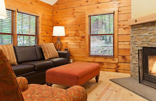 Gordonsville Cabin | History comes alive near the rustic Shenandoah Valley. The Great Outdoors awaits
