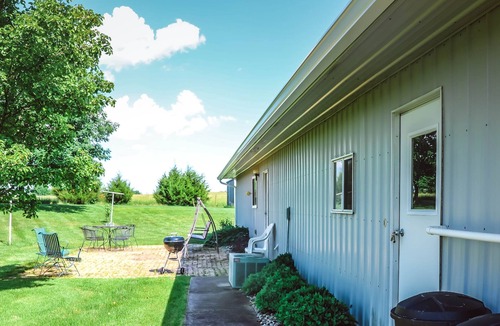 Stoutsville House | Holder House at Beautiful Mark Twain Lake.