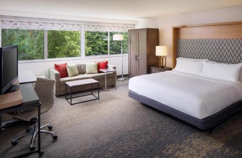 Charlottesville Hotel | Holiday Inn Charlottesville-Monticello by IHG