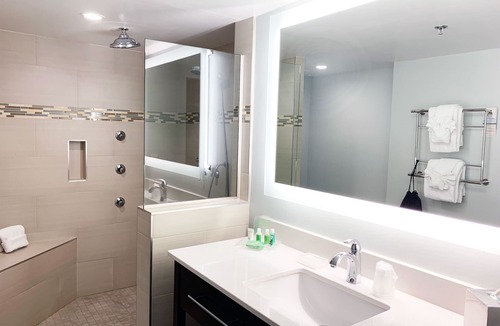 Charlottesville Hotel | Holiday Inn Charlottesville-Univ Area by IHG
