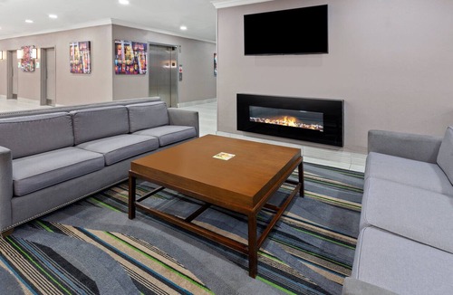 Oakbrook Terrace Hotel | Holiday Inn Chicago Oakbrook by IHG