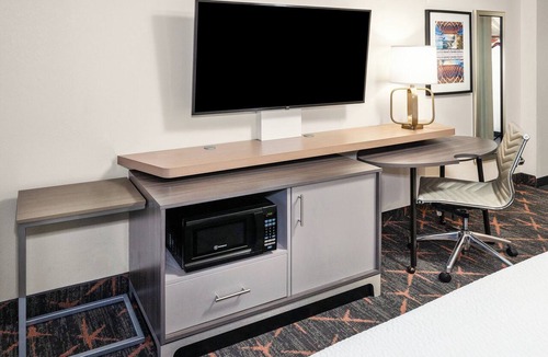 Oakbrook Terrace Hotel | Holiday Inn Chicago Oakbrook by IHG