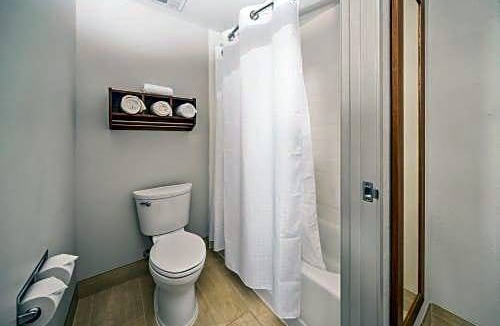 Vernon Hills Hotel | Holiday Inn Express Chicago Northwest-Vernon Hills, an IHG Hotel
