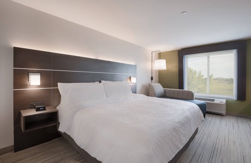 Hoffman Estates Hotel | Holiday Inn Express & Suites Chicago - Hoffman Estates by IHG