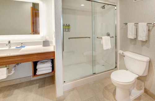 West Long Branch Hotel | Holiday Inn Express & Suites West Long Branch - Eatontown by IHG