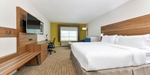 Alliance Hotel | Holiday Inn Express - Alliance by IHG