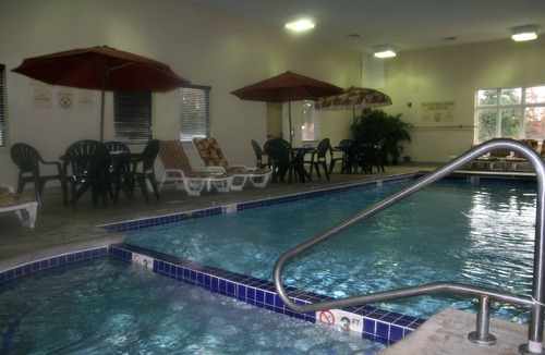Vineland Hotel | Holiday Inn Express and Suites Vineland Millville, an IHG Hotel
