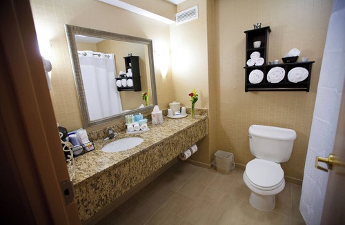 Vineland Hotel | Holiday Inn Express and Suites Vineland Millville by IHG