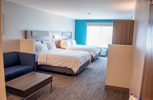 Mason City Hotel | Holiday Inn Express and Suites Mason City by IHG