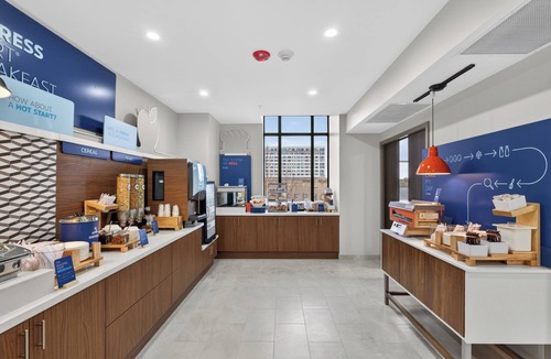 Oak Park Hotel | Holiday Inn Express and Suites Chicago West Oak Park by IHG